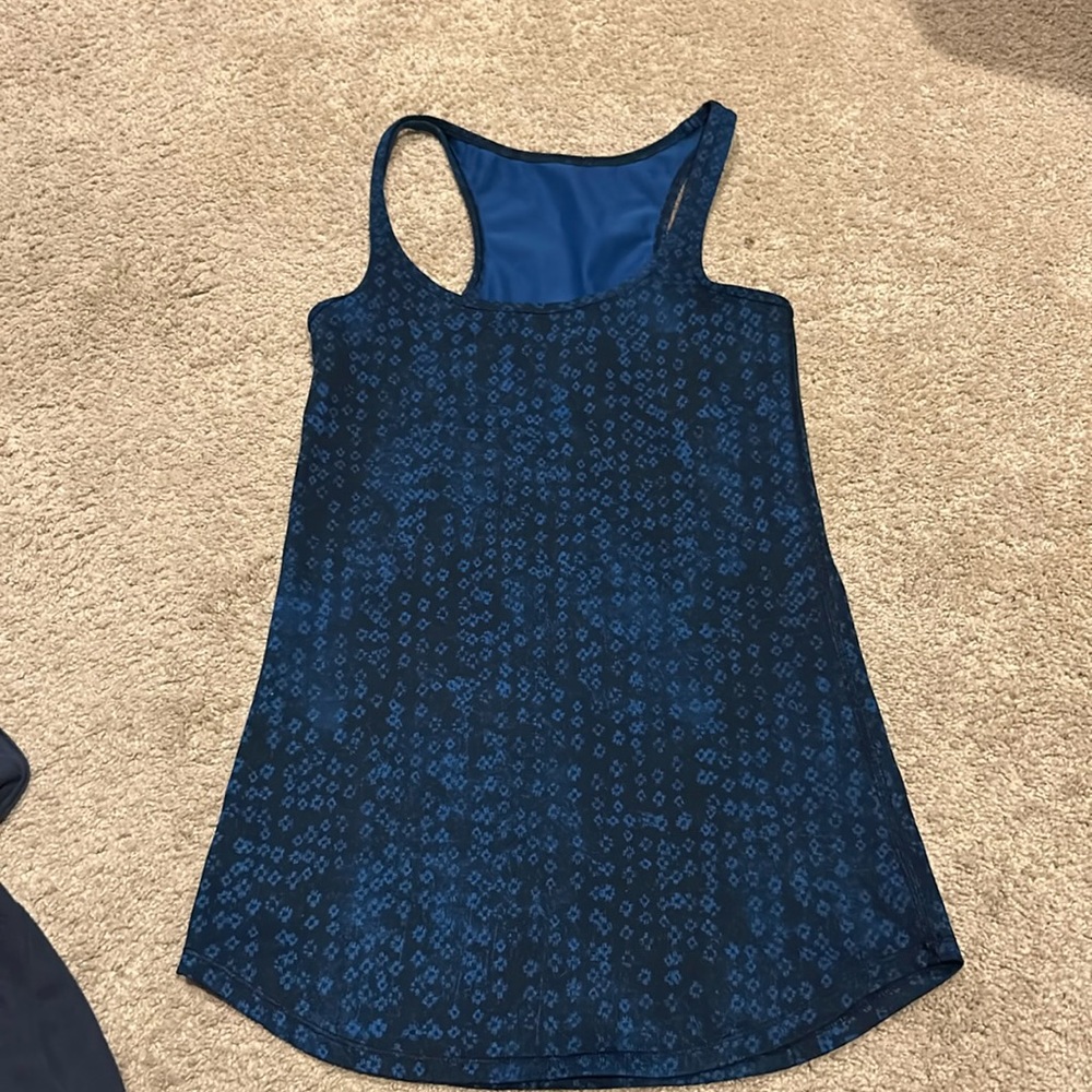 Lululemon workout top